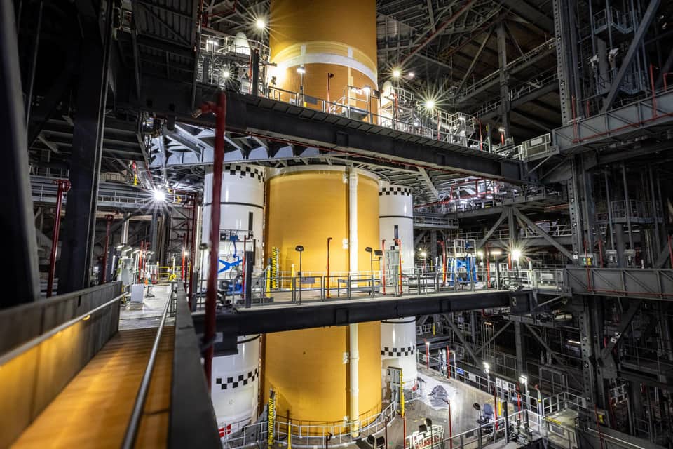 Photo: NASA/Frank Michaux Artemis III SLS core stage stacked with solid rocket boosters in High Bay 3 of the VAB