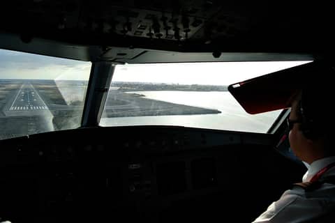 Airbus A320 on finals to Aden International Airport