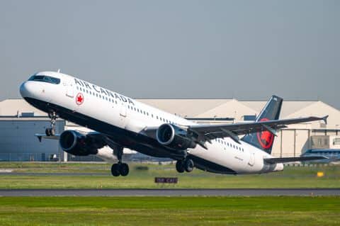 Photo: FlightGlobal Air Canada Lowers Annual Financial Outlook