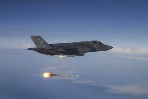US and Japan Agree to Produce AMRAAM Missiles in Japan