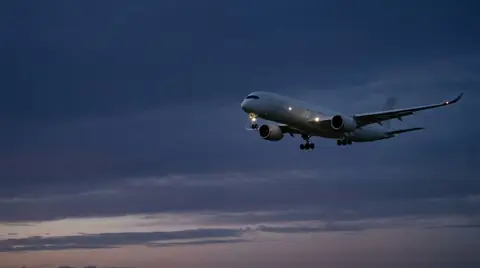 Widebody on approach at dusk